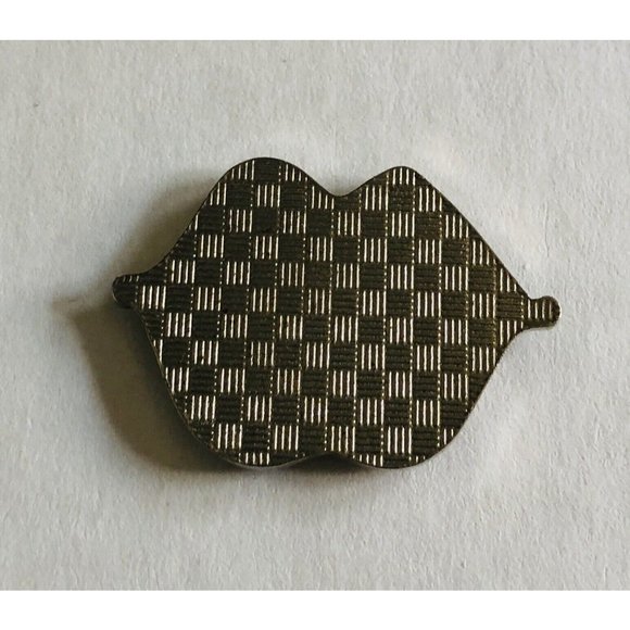 Red Hot Lips Ball Golf Ball Marker w/ Crystals - Picture 2 of 2